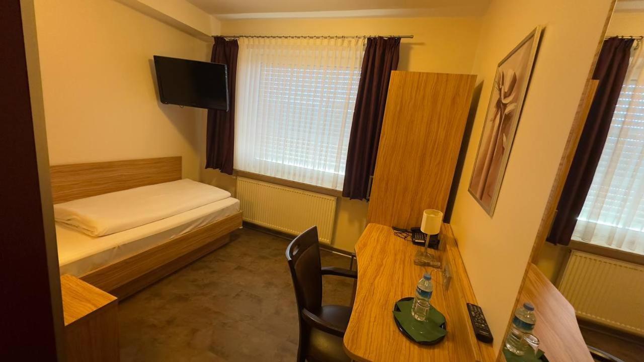 Hotel Ishi Inn Wolfsburg Bagian luar foto