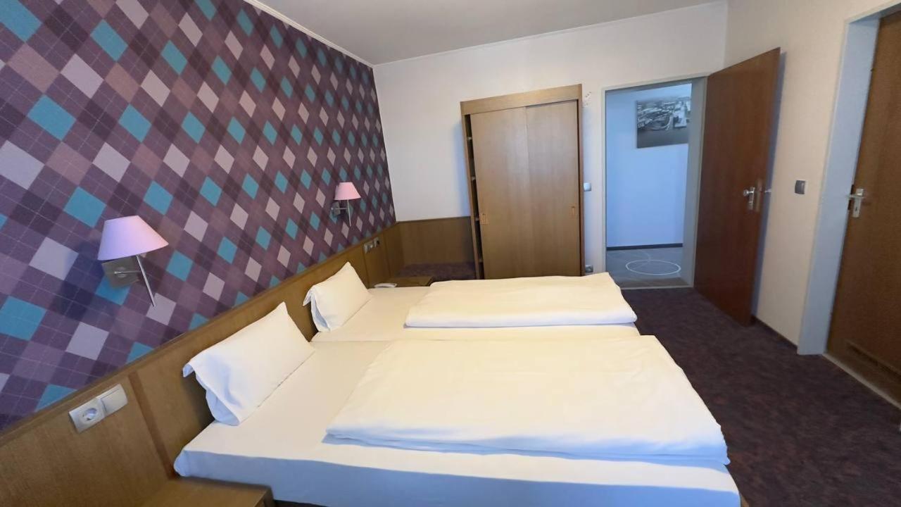 Hotel Ishi Inn Wolfsburg Bagian luar foto