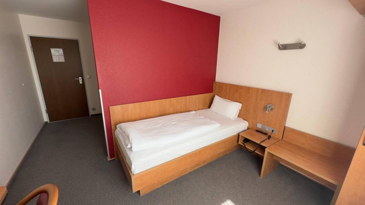 Hotel Ishi Inn Wolfsburg Bagian luar foto